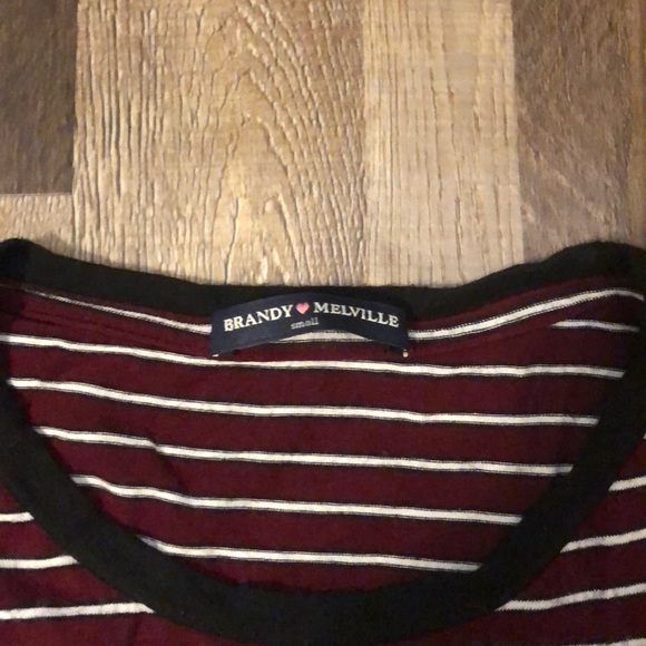 💜BRANDY MELVILLE short sleeve - Picture 2 of 2